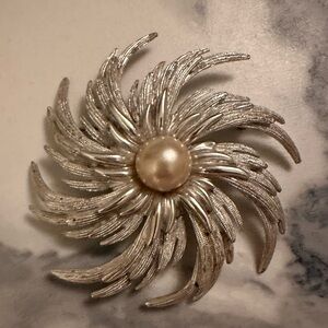 Sarah Coventry Brooch silver tone